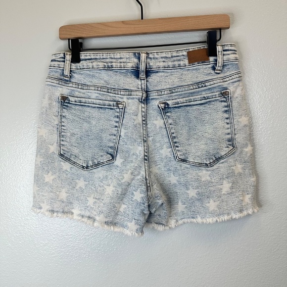 Judy Blue Mid Rise Star Patterned Acid Wash Denim Short size Large - Picture 2 of 6